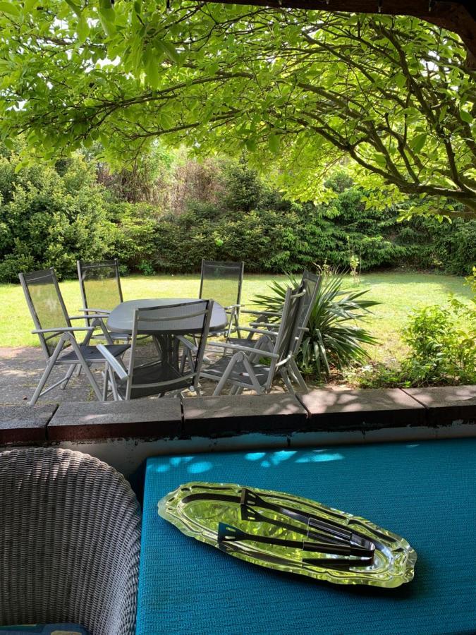 Ferienwohnung Mit Garten In Koeln Exteriör bild