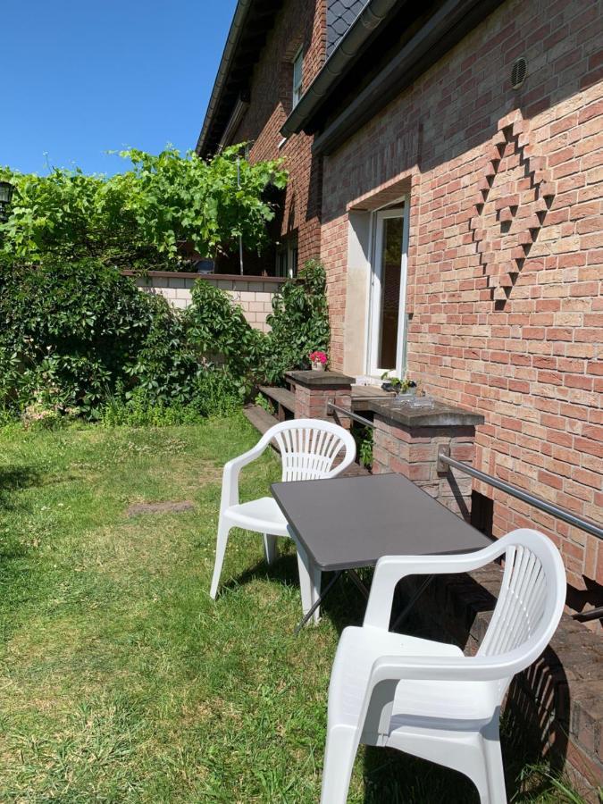 Ferienwohnung Mit Garten In Koeln Exteriör bild